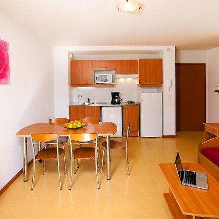 Aparthotel Sejours & Affaires Geneve Saint Genis Exterior foto
