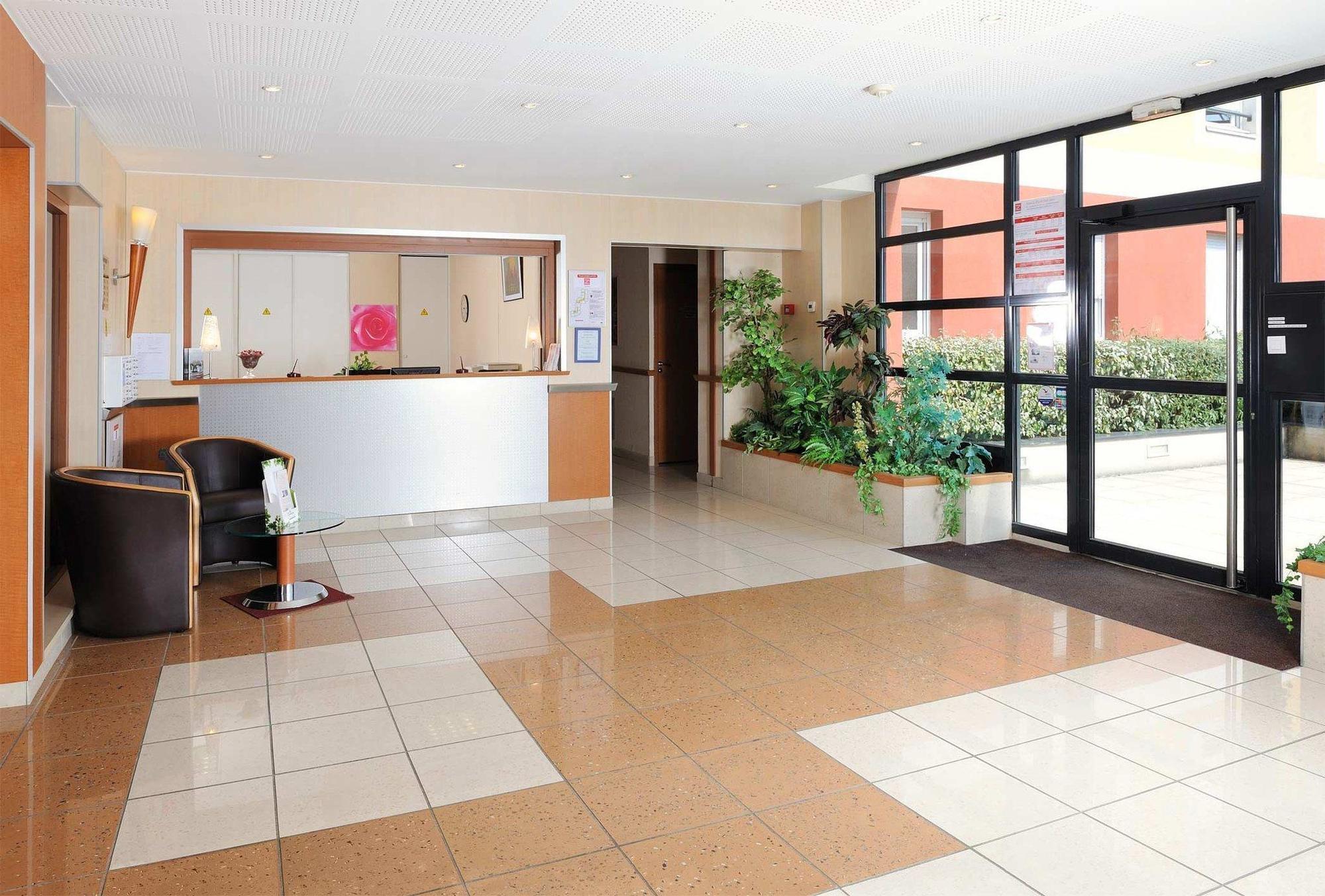 Aparthotel Sejours & Affaires Geneve Saint Genis Exterior foto